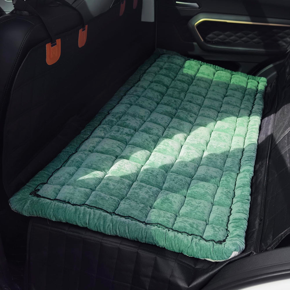 Cama para perros AEEISHOMEREFORM en asiento trasero con patrón a cuadros verde, cómodo para viajes