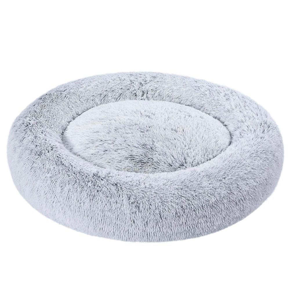 Cama dona de Amazon Basics con peluche exterior y funda removible para lavado fácil.