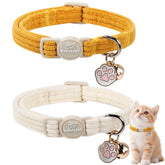 Collar Babole Pet de pana amarillo-blanco con hebilla, seguro para gatos curiosos.