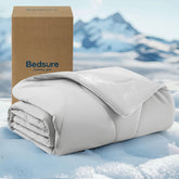 Manta Bedsure refrigerante para sofá, mantiene al perro fresco en sala.