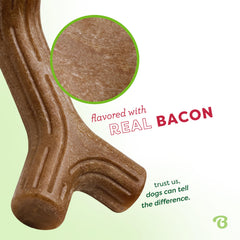 Benebone Bacon Stick sabor bacon real para mayor satisfacción al morder.