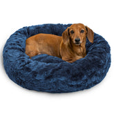 Cama donut Best Friends Sheri en azul marino ofrece refugio cálido para mascotas pequeñas.