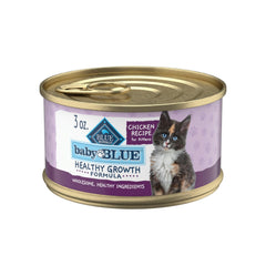 Blue Buffalo Baby BLUE gatito disfruta una lata de pollo de 85 g para nutrición diaria.