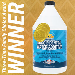 Bodhi Dog agua dental para perros siendo bebida, higiene bucal simple.