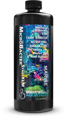 Brightwell Aquatics MicroBacter Start XLM vertiendo en acuarios para iniciar el ciclo de nitrógeno.