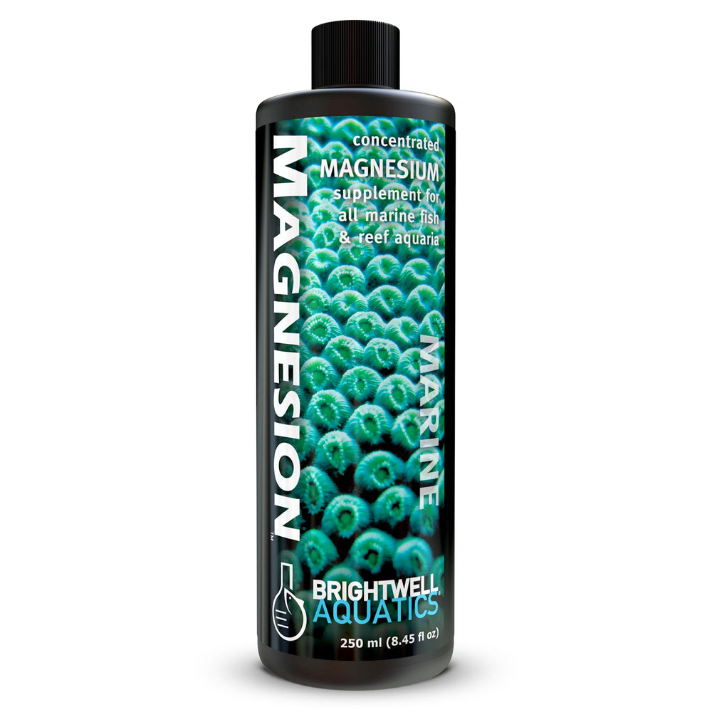 Brightwell Magnesion Líquido: vertido de la botella para ajustar el magnesio en acuarios de arrecife.