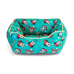 Cama Buckle-Down para perro con patrón Mickey Minnie navideño en verde.