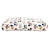Cama Buckle-Down Disney con estampado Sensacional Seis en marfil, vista general para confort del perro.