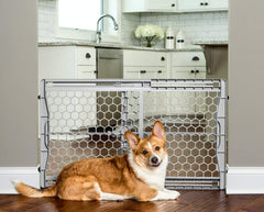 Carlson Pet Products Puerta con montaje a presión evita taladros y protege paredes.