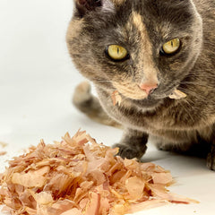 Cat Sushi Bonito Flakes como complemento, realzan el sabor natural de las comidas