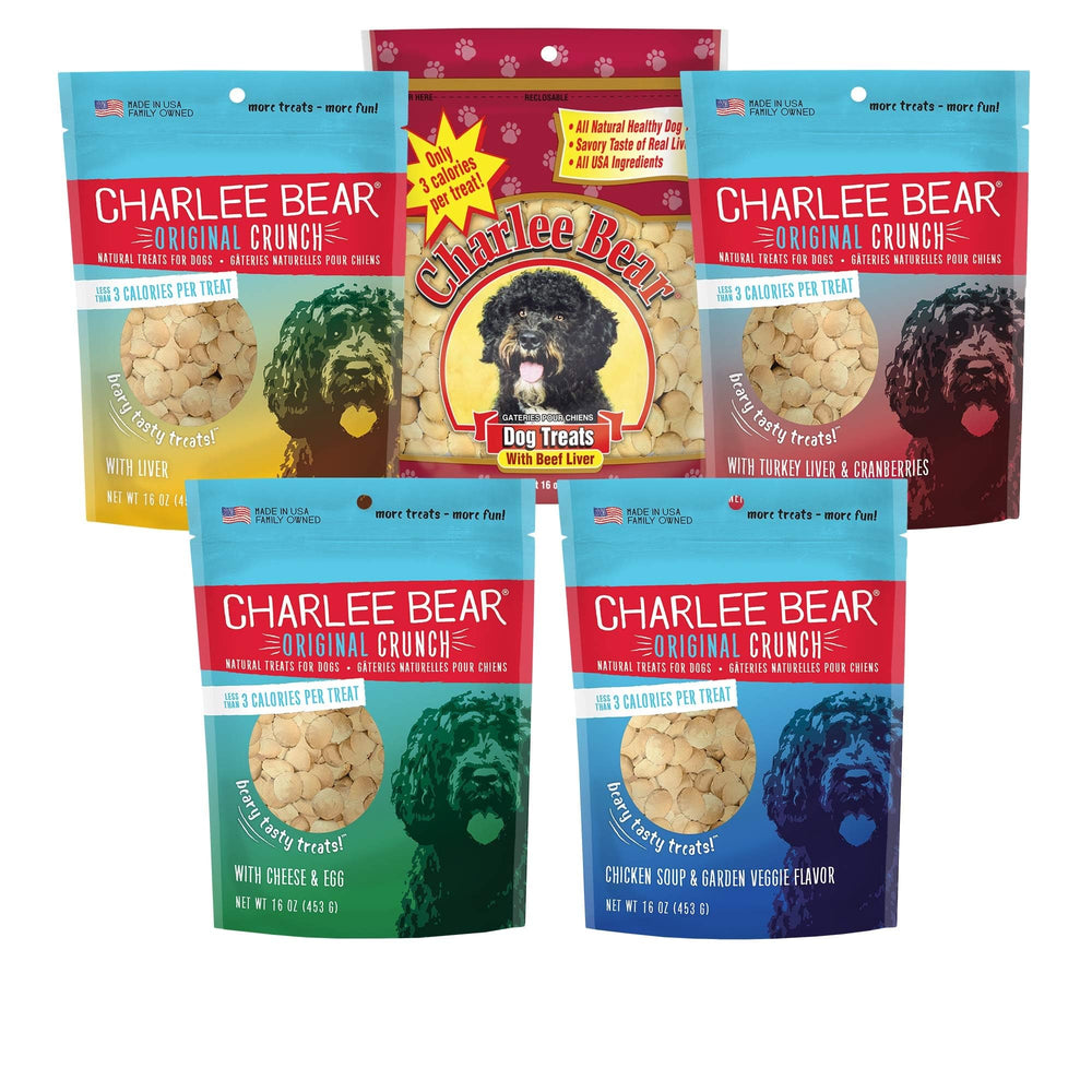Charlee Bear Original Crunch frente al empaque, premio sabroso para entrenamiento diario.