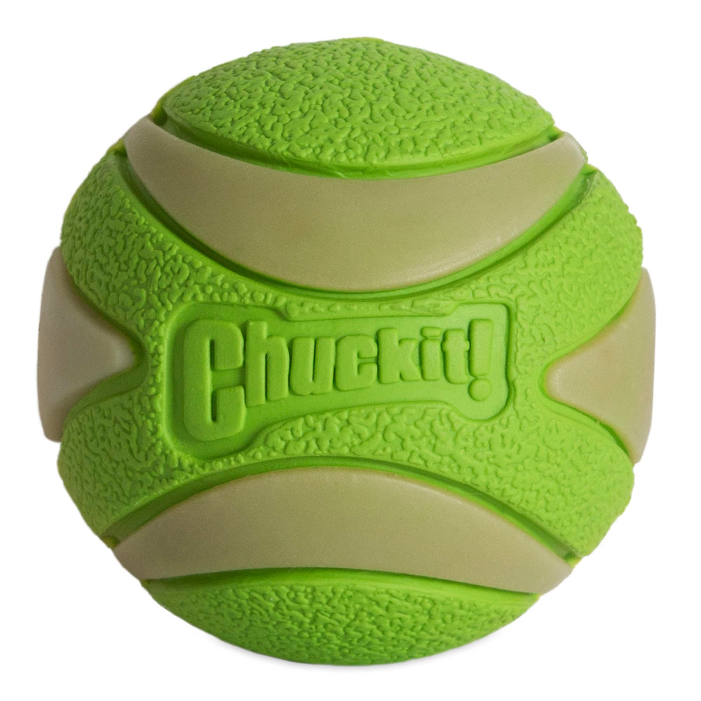 Bola Chuckit! Max Glow Ultra Maullador con luz brillante para juegos nocturnos.