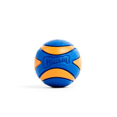 Chuckit! Ultra Pelota con chirriador para perros, ideal para juegos de buscar y perseguir.