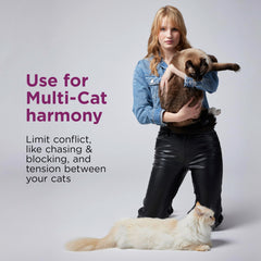 Difusor multi-gato Comfort Zone en habitación, mejora convivencia felina