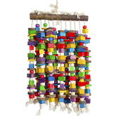 Deloky juguete grande para aves con bloques de madera multicolor para masticar y explorar.