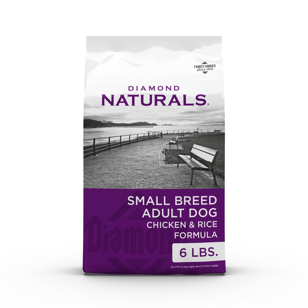 Diamond Naturals Small Breed croquetas pequeñas con pollo real y arroz para mordidas fáciles.