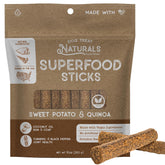 Dog Treat Naturals Superfood Sticks dans un sachet recyclable, collation pratique pour l'entraînement.