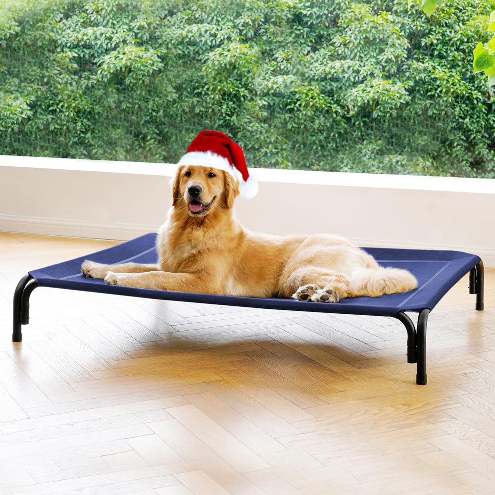 Cama elevada DOPEDIO para perros en exterior con malla transpirable y base estable.