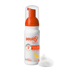 Douxo S3 Pyo Mousse en envase, listo para aplicar en piel.
