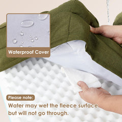 Bordes acolchados en la cama EHEYCIGA para apoyo del cuello.