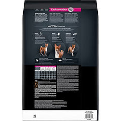 Bolsa de 4.5 libras de Eukanuba Small Bites lista para alimentar.</p>