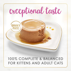 Purina Fancy Feast, pate suave visible, textura atractiva para el paladar felino.