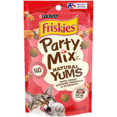 Friskies Party Mix Natural Yums con salmón real en bolsitas, snack sabroso para gatos adultos