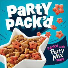 Friskies Party Pack’d trocitos crujientes en mezcla, estimula la masticacion de gatos activos.