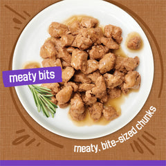 Friskies textura de trozos jugosos en plato para gato con salsa sabrosa
