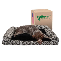 Cama Furhaven para perros grandes con cojín plush para descanso suave.