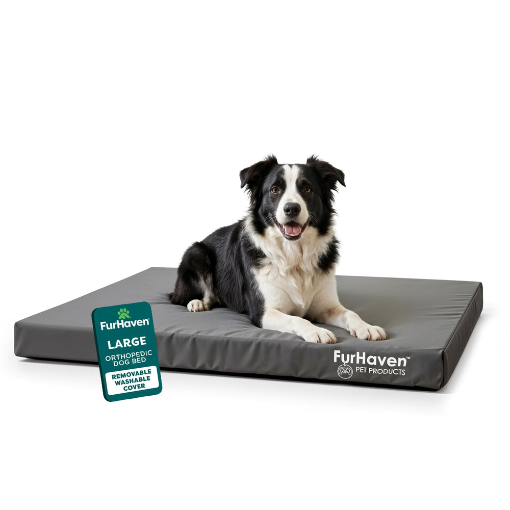 Cama FurHaven con superficie Oxford resistente al agua para uso diario.