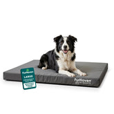 Cama FurHaven con superficie Oxford resistente al agua para uso diario.