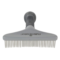 Dientes rotatorios del FURminator eliminando pelo del subpelo denso