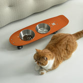 Tazones Generic para perros y gatos con diseño patineta naranja.