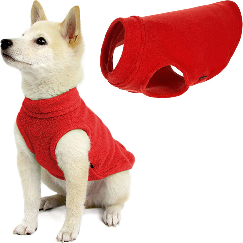 Gooby chaleco felpa elástica rojo mediano en perro, comodidad diaria.