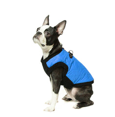 Gooby Fashion Vest, vista frontal, abrigo acolchado que ofrece calidez para paseos diarios.