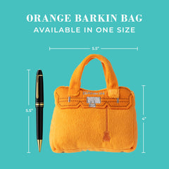 Detalles bordados del Barkin Bag añaden elegancia a cada sesión de juego.