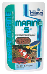 Hikari Marine-S primer plano de pellets para ingesta en peces marinos pequeños.