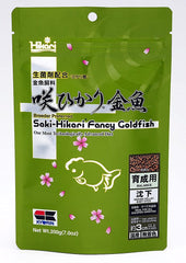 Envase de Hikari Saki para peces dorados, entrega práctica para alimentación diaria.