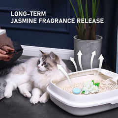 Detalle de tabletas desodorizantes para arena de gatos con jazmín.