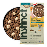 Instinct RawBoost cachorros con pollo real, croquetas visibles para energía y crecimiento.
