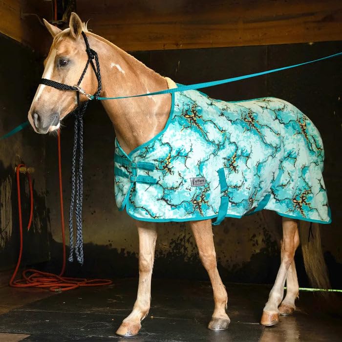 Jeffers Expression Bisbee Blue doblada, manta absorbente lista para secar al caballo.