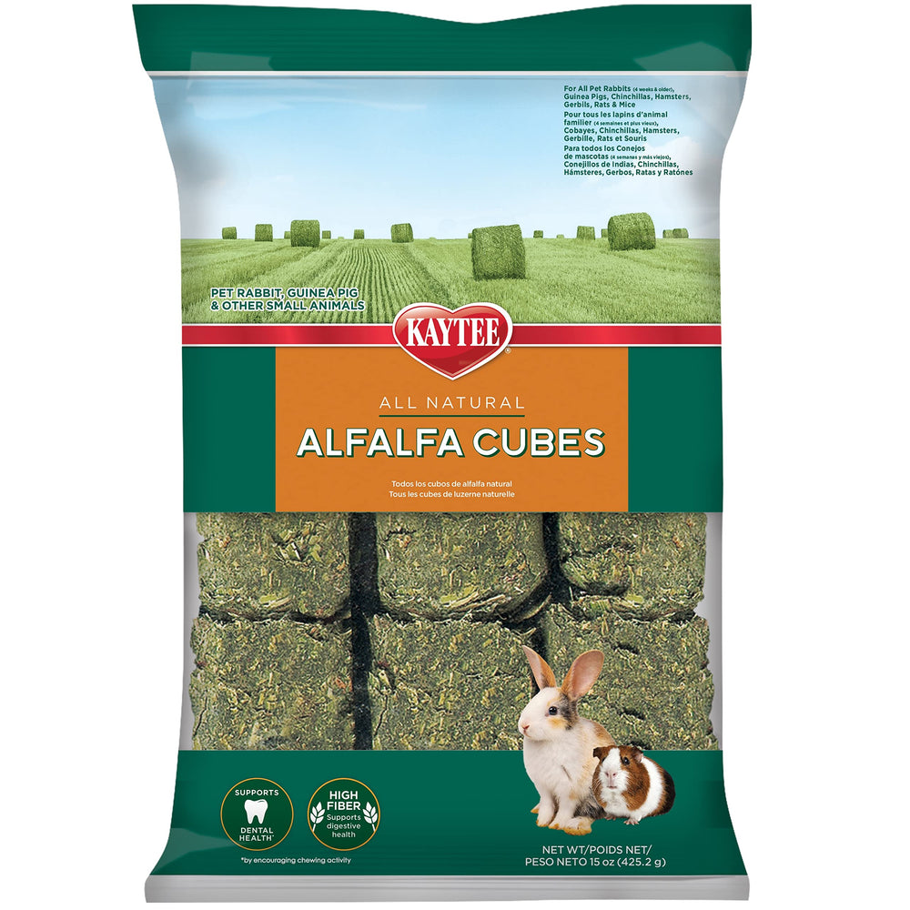Kaytee cubos de alfalfa para conejos, vista de cerca de cubos, fuente de fibra.