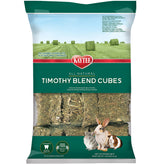 Cubos Kaytee con mezcla de heno Timothy para mordisqueo diario.