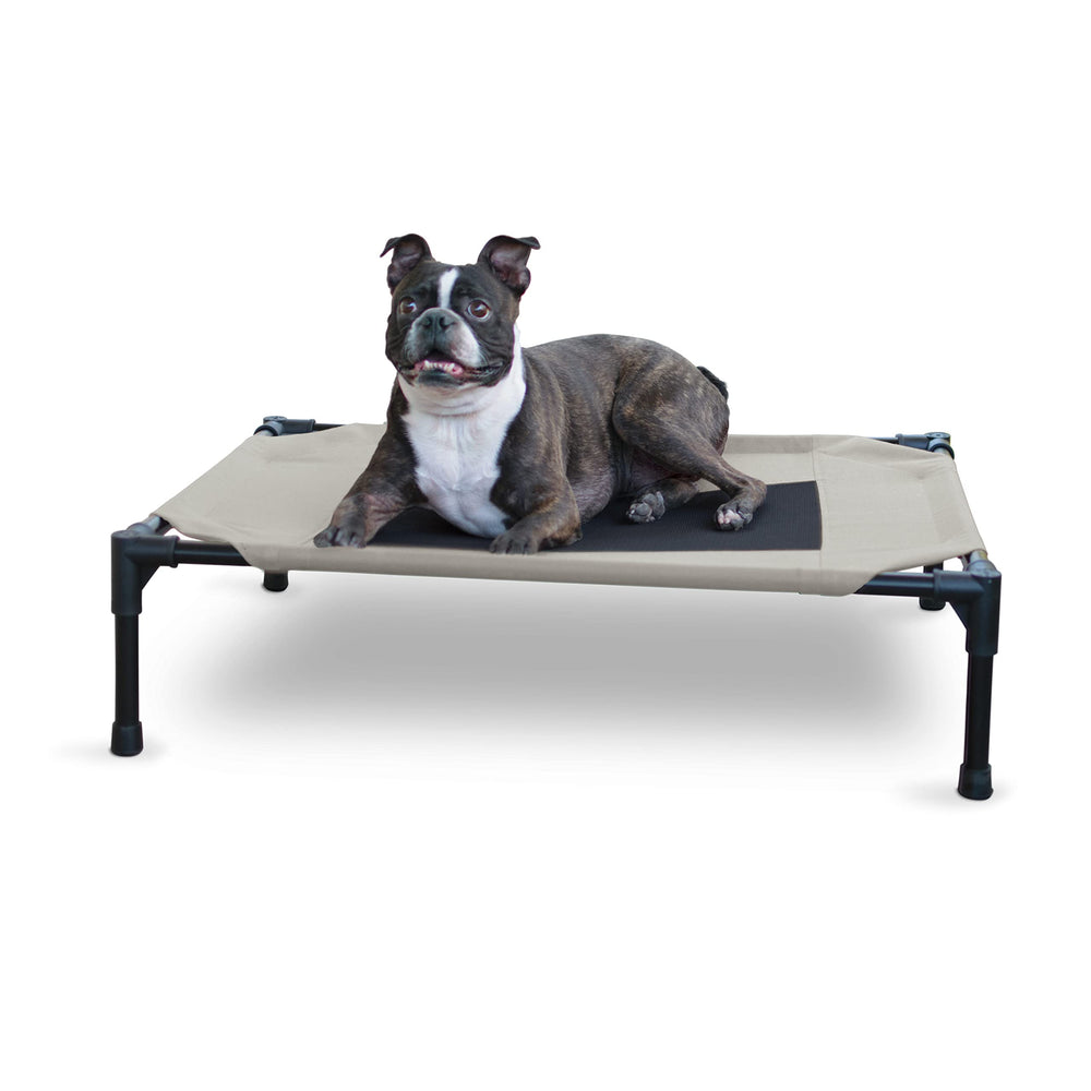 Cama elevada K&H para exterior, cómoda y fresca para perros.