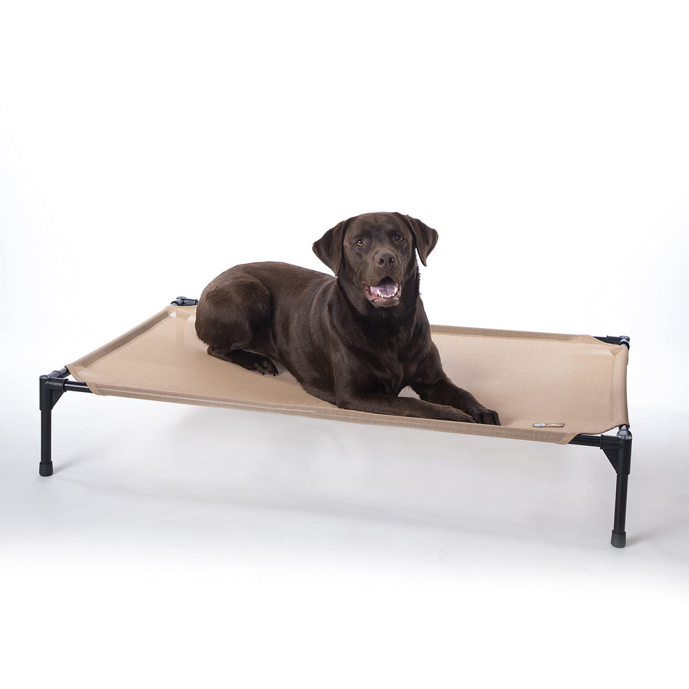 K&H Pet Products cama perro elevada para exterior, mantiene al perro fresco y cómodo.