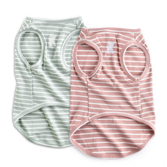 Koneseve camiseta para perro sin mangas rosa y verde, vista frontal, ideal para paseos diarios.