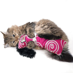 KONG Kickeroo Swirl con sonido crujiente para estimular la curiosidad felina