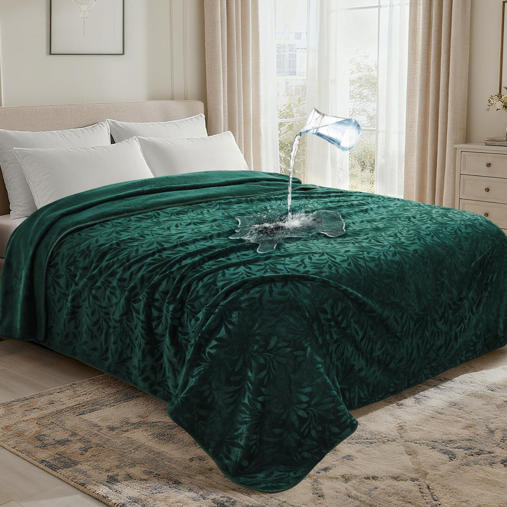 LOOBANI manta impermeable para cama con hojas jacquard, protege la superficie de derrames.