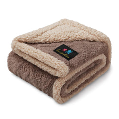 Luciphia manta impermeable para mascotas, vista frontal, protege muebles y evita manchas.